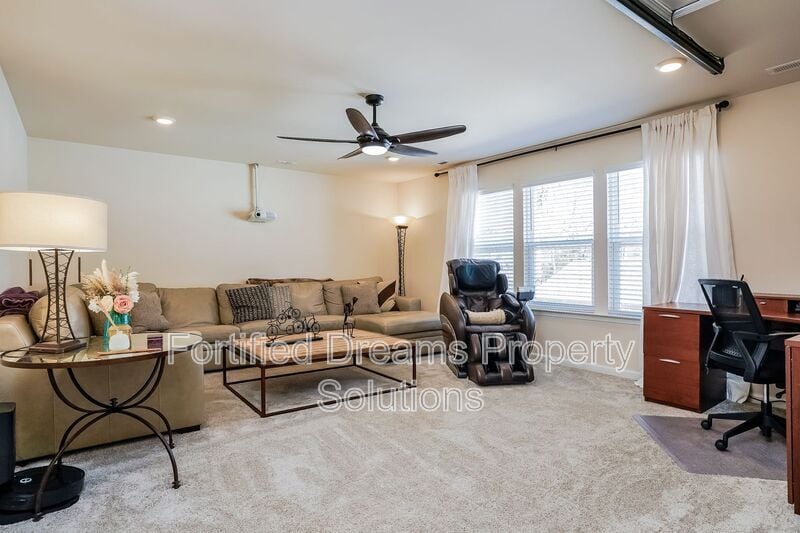 Building Photo - 2229 Hedge Maple Dr