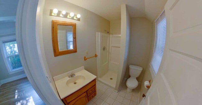 Building Photo - 3D Tour Available - Newer Flooring + Large Fenced-in Yard! Available July 3rd!