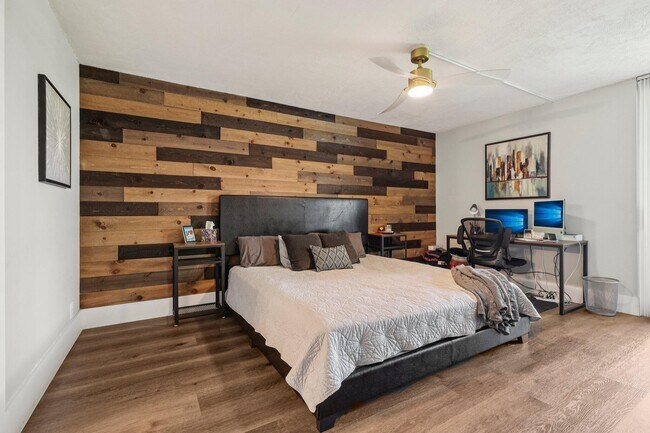 Building Photo - 1301 River Reach Dr