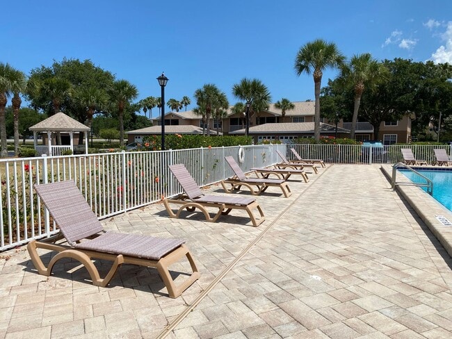 Building Photo - RESORT STYLE, GATED 1ST FLOOR CONDO LOCATE...