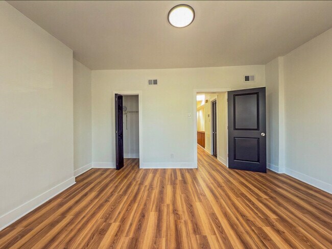 Building Photo - 4925 S Champlain Ave