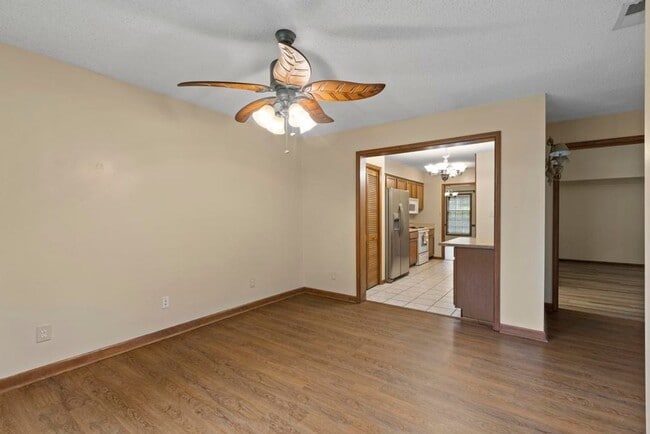 Building Photo - Cul-de-Sac Homesite! Tons of Room!