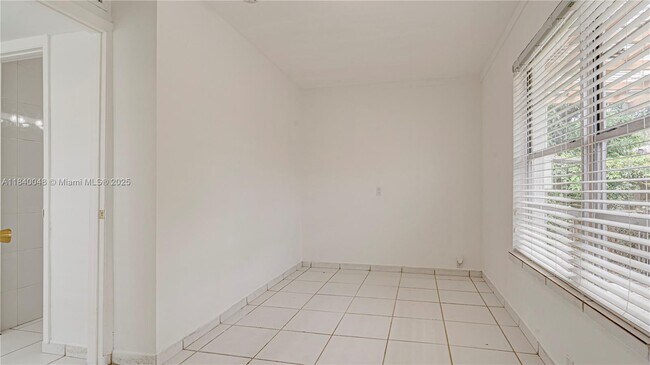 Building Photo - 1036 NW 75th St