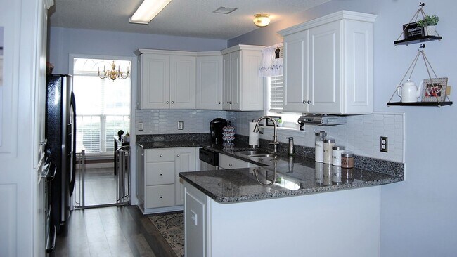 Building Photo - Wonderful Home in the Willow Lakes Community!