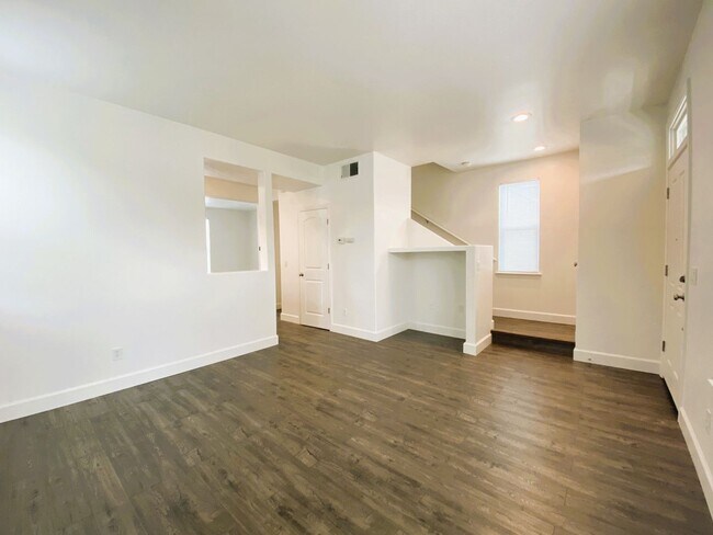 Building Photo - 749 Fresno Ave