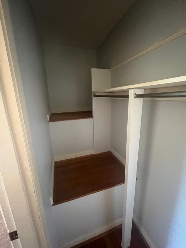 Building Photo - One Bedroom In Deer Park!