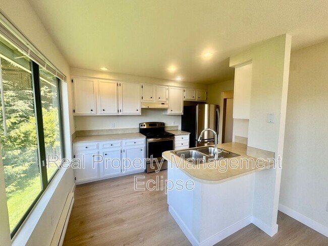 Building Photo - 17319 Stone Ct N