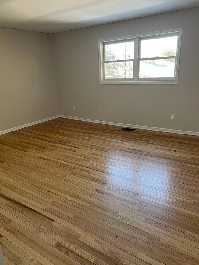 Building Photo - 161 N Gates Ave