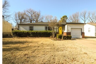 Building Photo - Super cute remodel!