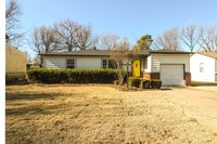 Building Photo - Super cute remodel!