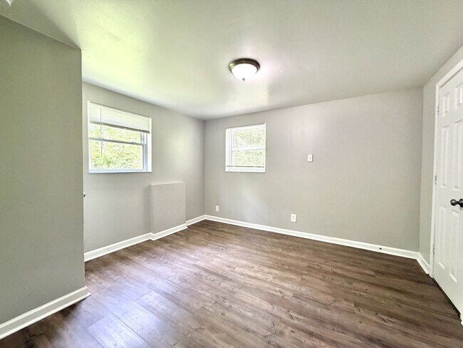 Building Photo - Hickory Hill Dr