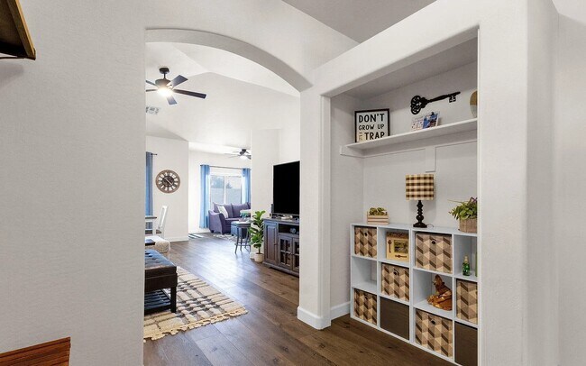 Building Photo - 320 S 70th St