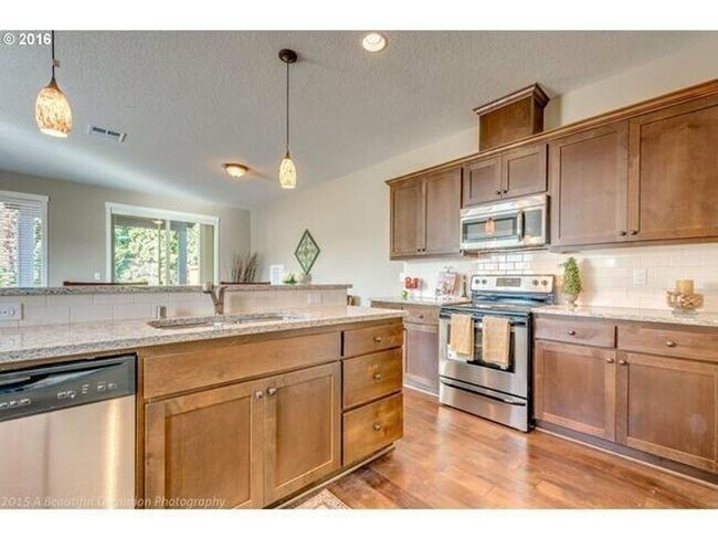 Building Photo - Beautiful  Home Great Location