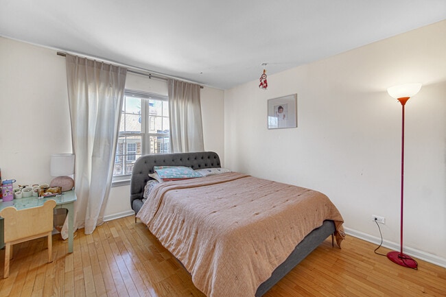 Building Photo - 1264 Sarah Blvd