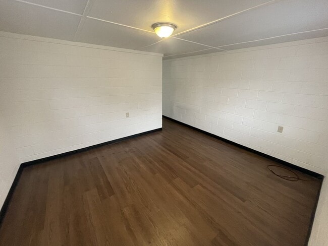 Building Photo - 1 Bd 1 Ba Duplex