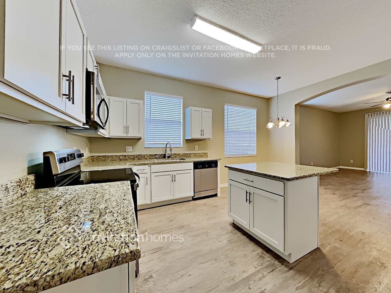 Building Photo - 1419 Royal St George Dr