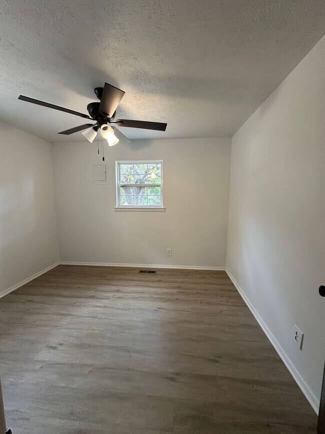 Building Photo - 6 Raleigh Cir