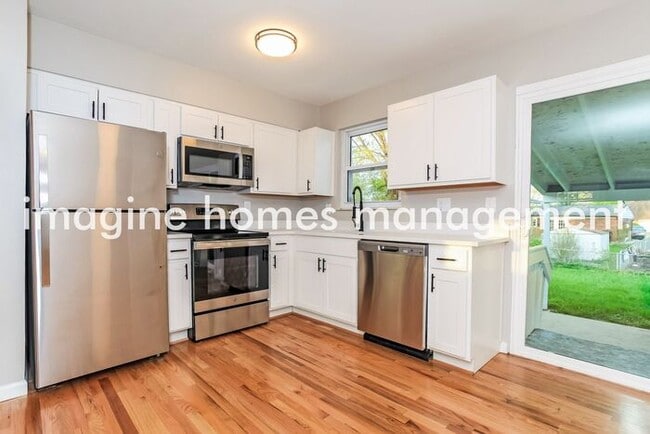 Building Photo - Pet-Friendly 3 Bedroom Home in Cincinnati!