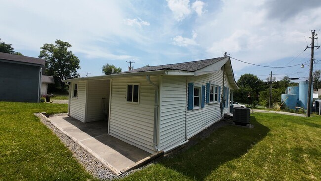 Building Photo - 540 Oakwood St