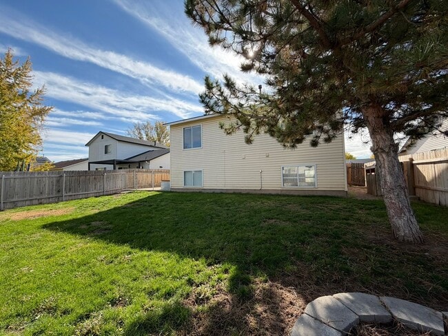 Building Photo - Great 4 bed 2 bath home with RV parking in...