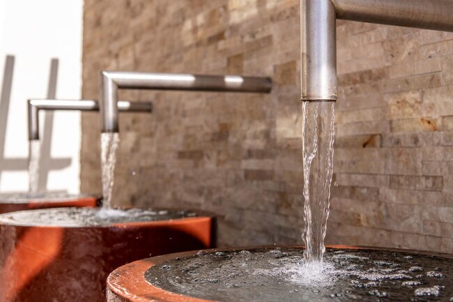 Building Photo - 101 S Fort Lauderdale Beach Blvd