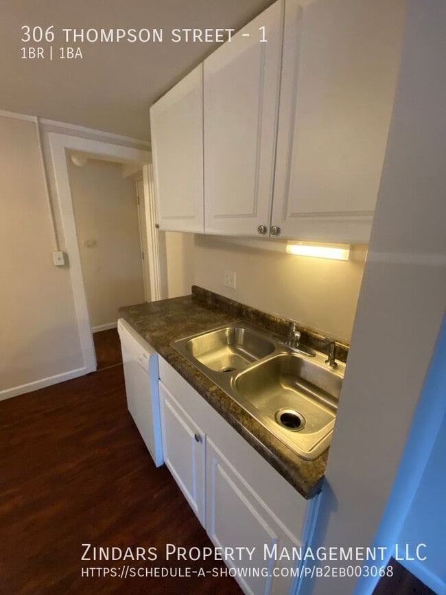 Building Photo - 306 Thompson St