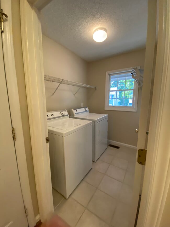 Building Photo - 201 Mint Hill Dr