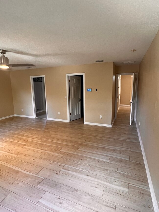 Building Photo - 652 Legacy Park Dr