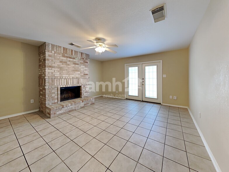 Building Photo - 11232 Vollmer Ln