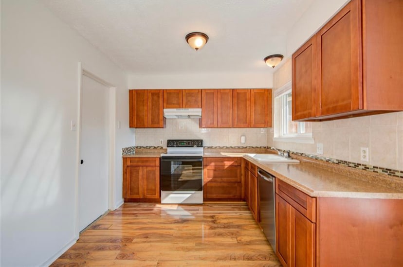 Building Photo - 15811 Boonridge Rd