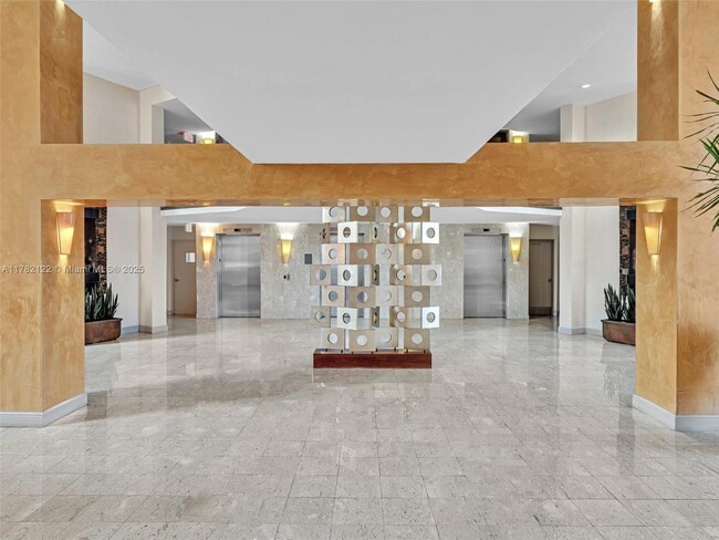 Building Photo - 400 Leslie Dr