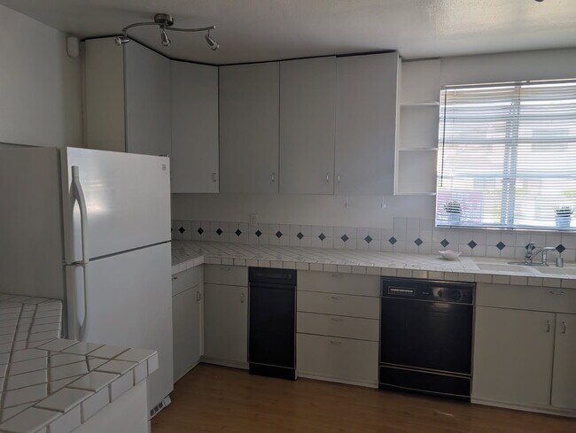 Building Photo - 14656 La Maida St