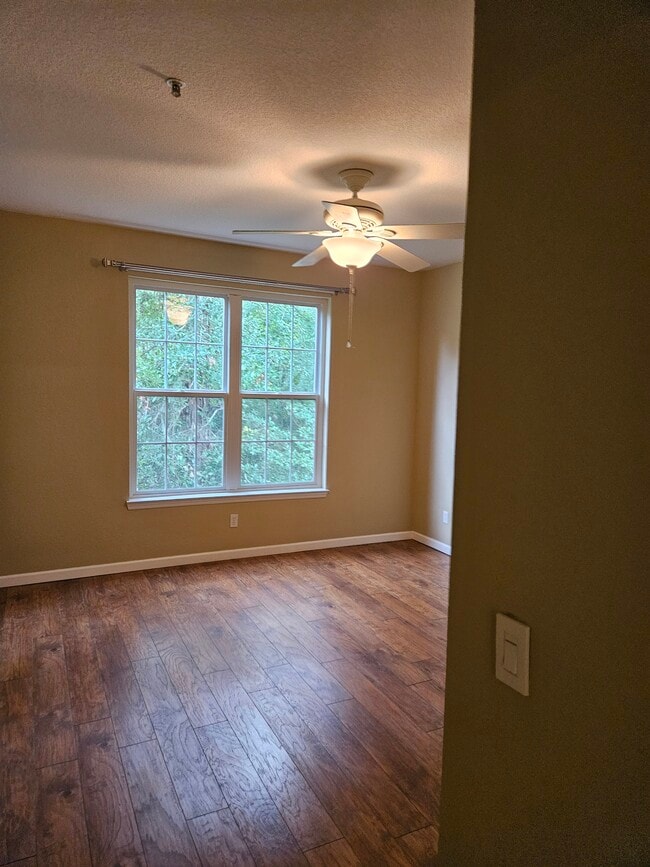 Building Photo - 13810 Sutton Park Dr N