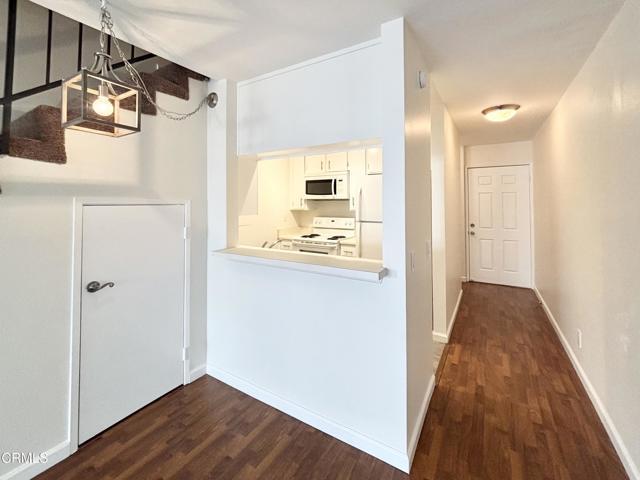 Building Photo - 250 E Surfside Dr