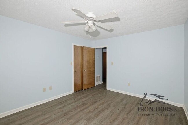 Building Photo - 126 Greenwood Dr