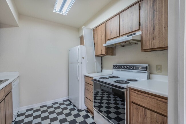 Building Photo - 16111 ASPENGLEN DR #206 - Beautiful 2 Bedroom, 2 Bath with Pool View!