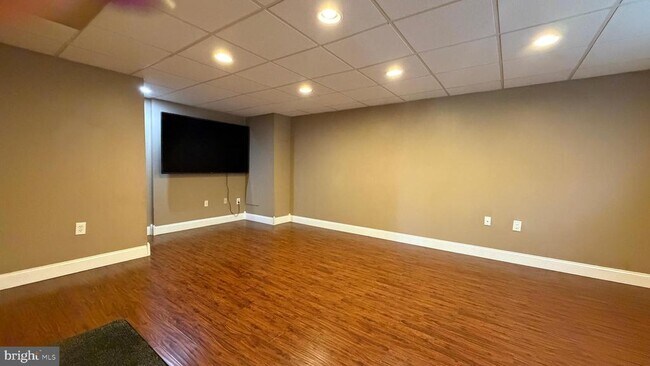 Building Photo - 1334 Easton Rd