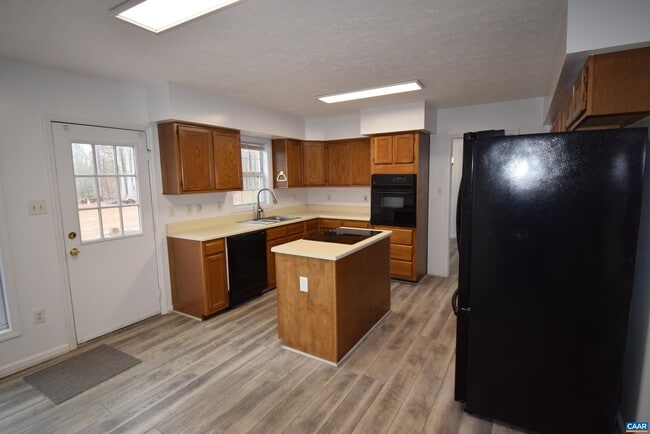 Building Photo - 3364 Dogwood Dr