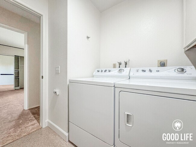 Building Photo - SD: Spacious 2BD/2BA Condo in Rancho Bernardo with Club Amenities, 2-Car Garage & Private Patio