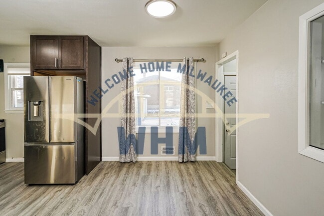 Building Photo - 4725 W Wilbur Ave