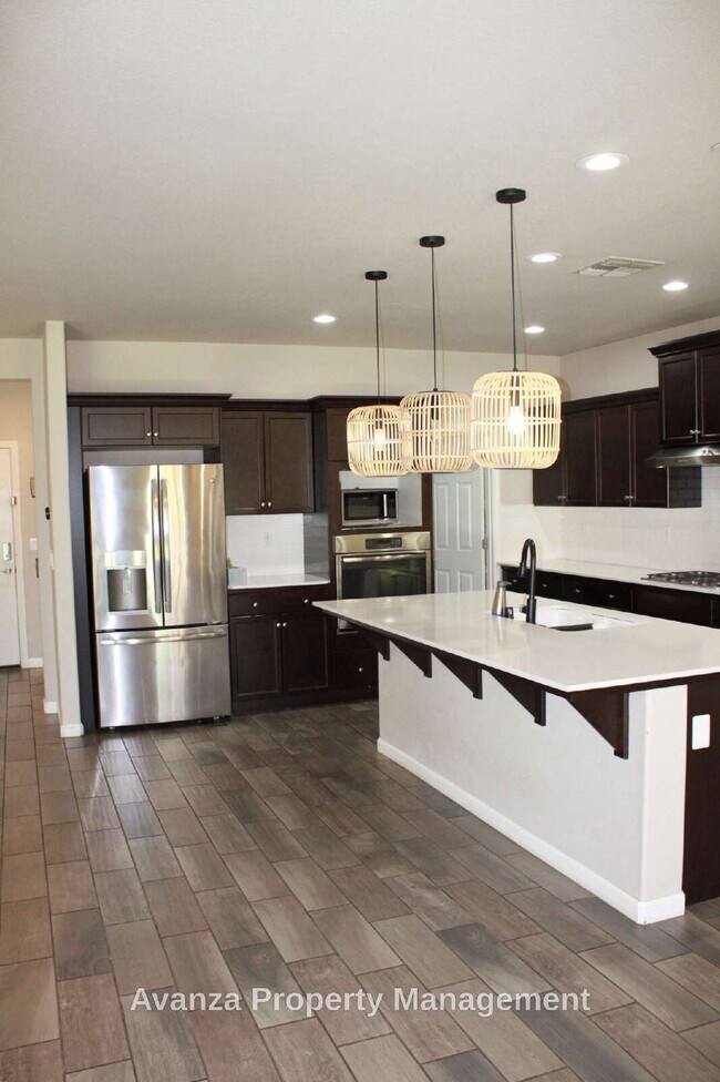 Building Photo - Home for Rent 4 Bed/2.5 Bath - 2,400 Sq Ft. Rent: $3,395/month Security Deposit: $3,495 Clovis Ea...
