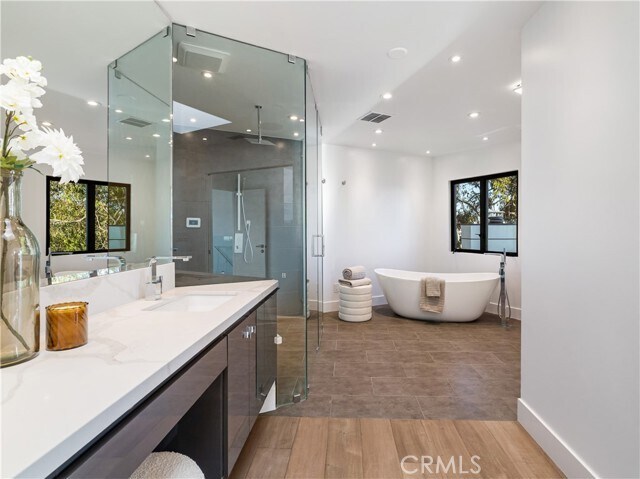 Building Photo - 2287 Sunset Plaza Dr