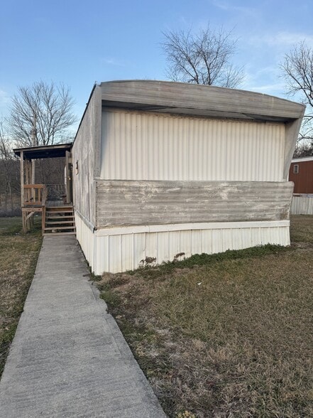 Building Photo - 150 Barry Slaven Dr