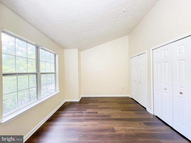 Building Photo - 7218 Mahogany Dr