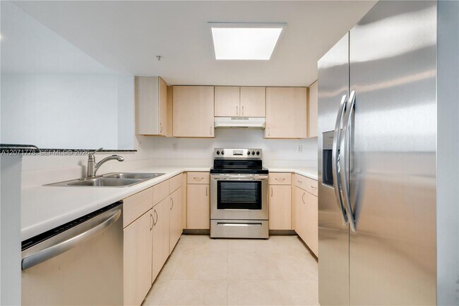 Building Photo - 3000 Coral Wy