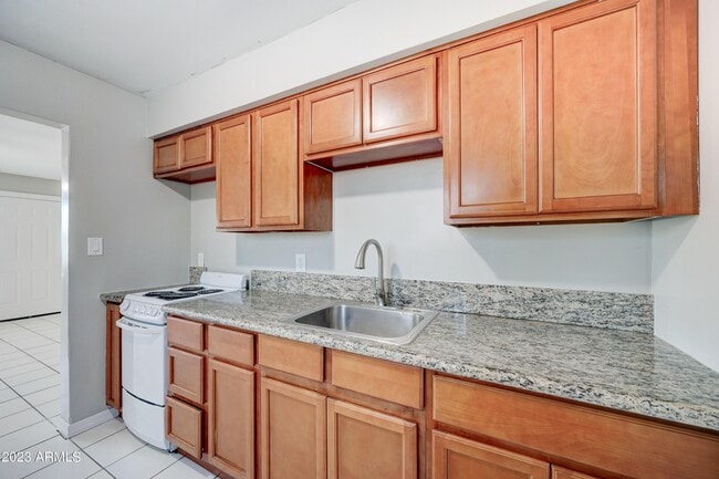 Building Photo - 1202 N 49th Pl