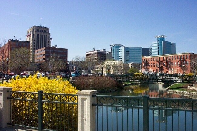 Downtown Kalamazoo - 518 Walnut Ct