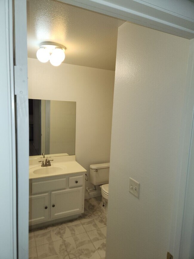 Building Photo - Single-Story 2 Bed, 2 Bath with 2-Car Garage in Gate Community