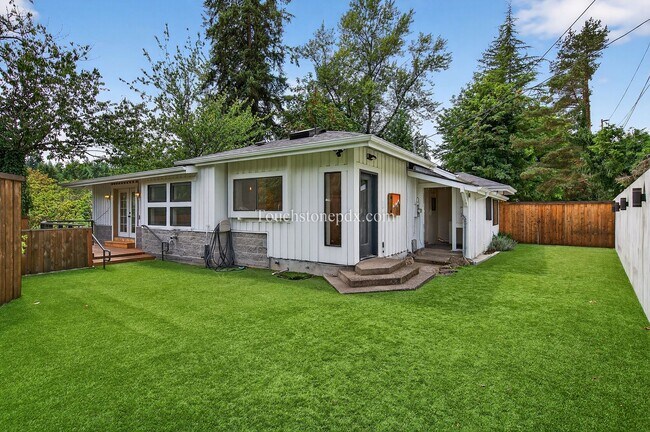 Building Photo - 4.5 Acre Dream Home in Oregon City Awaits