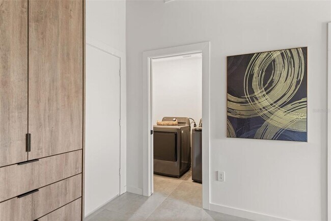 Building Photo - 870 Carver St